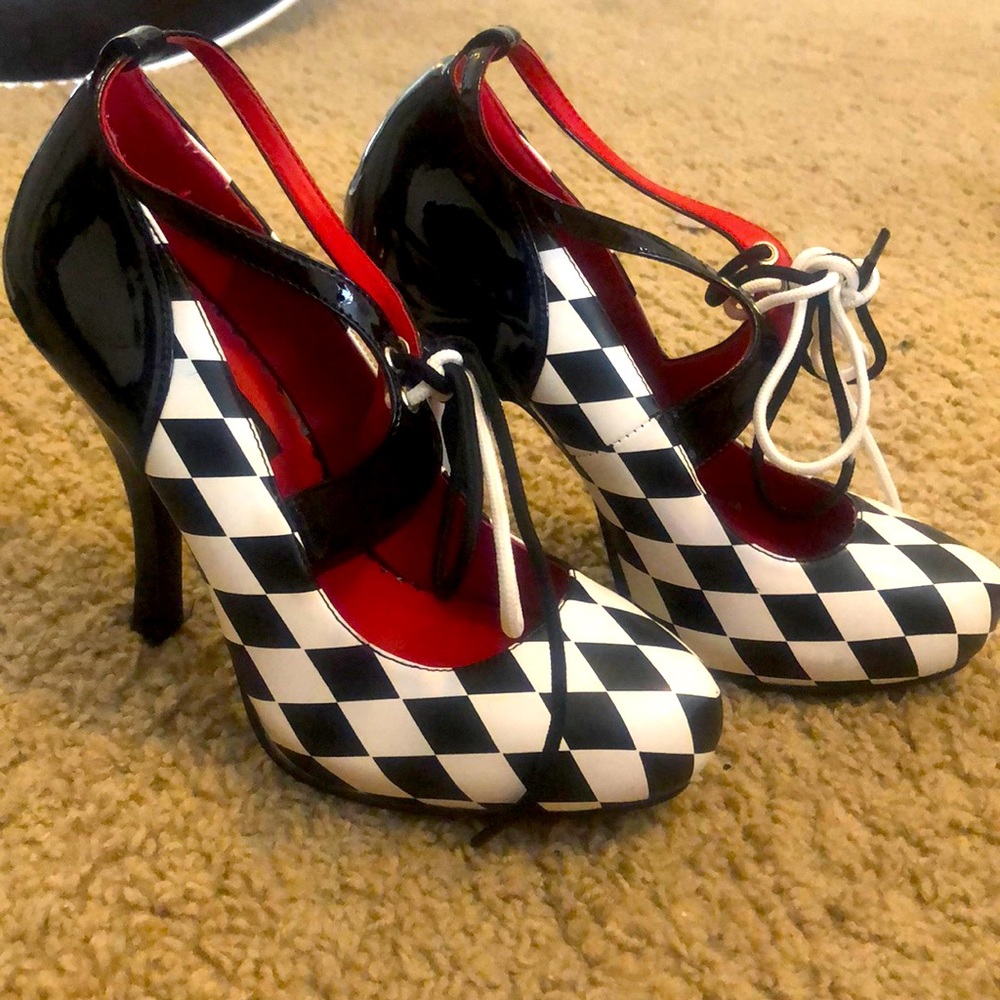 Harley Quinn tie up heels